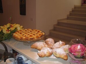 Daily local cuisine breakfast for a fee - B&B Petali Rosa (Polignano a Mare)