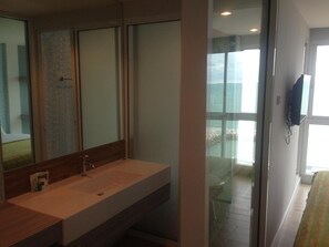 Shower, free toiletries, hair dryer, towels - Nantra Pattaya Baan Ampoe Beach (Sattahip)
