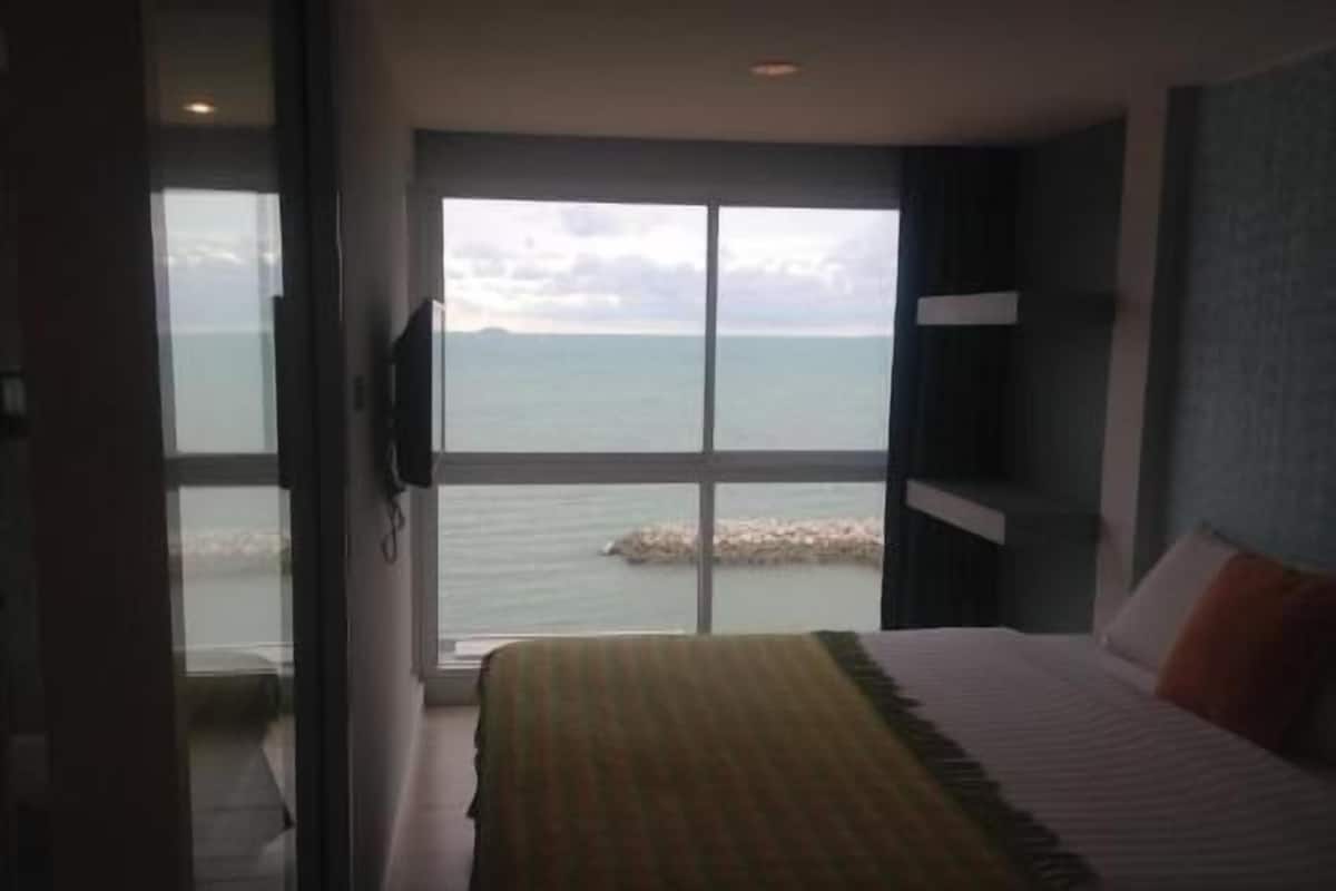 In-room safe, free WiFi, bed sheets