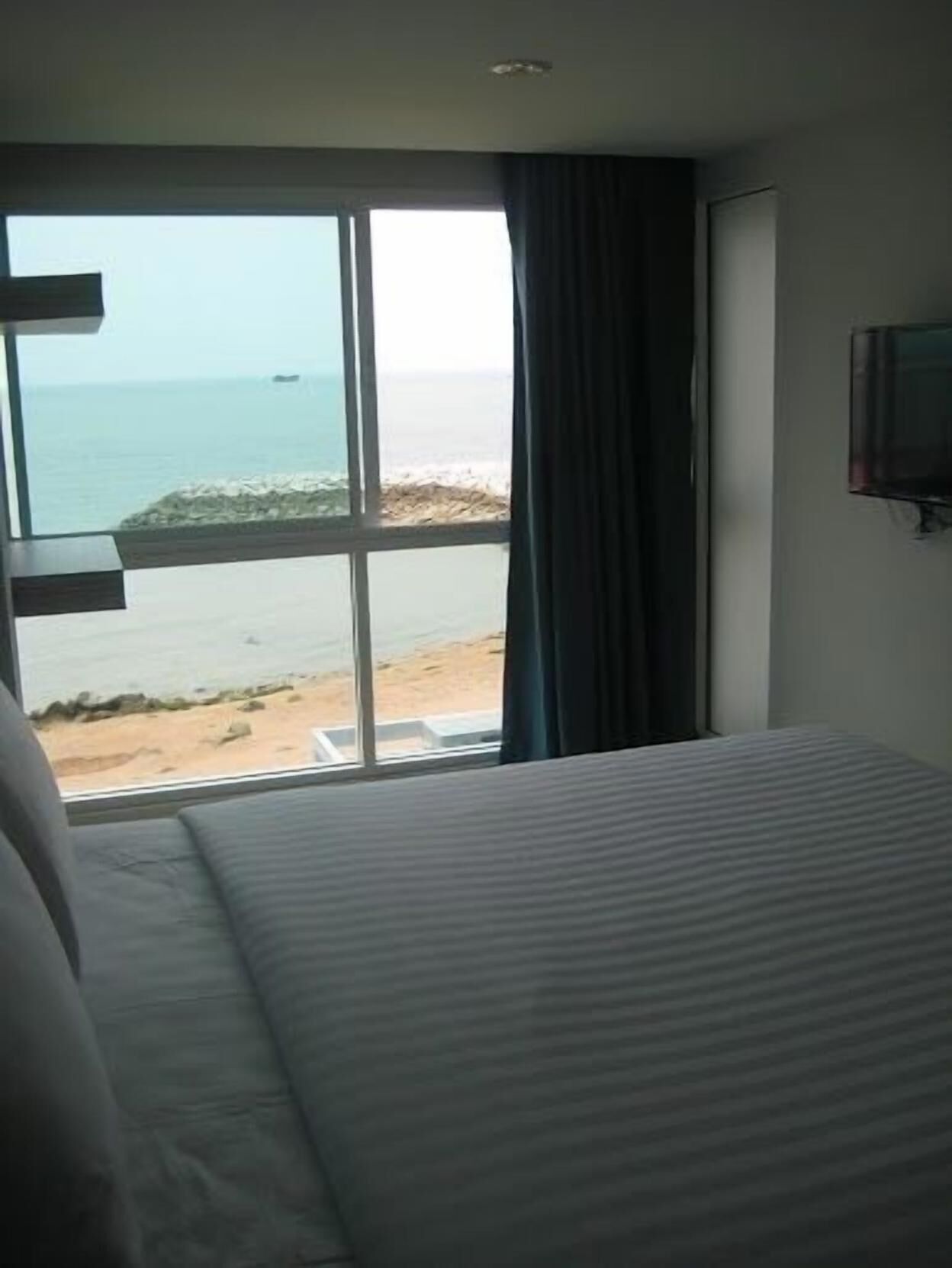 In-room safe, free WiFi, bed sheets