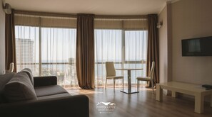 LÀgenhet - 1 sovrum - havsutsikt | SÀngtillbehör av högsta kvalitet, skrivbord och mörklÀggningsgardiner