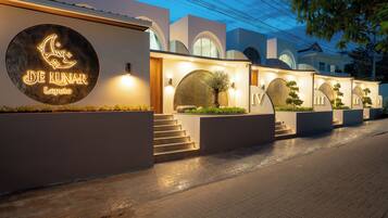 Façade de lâhĂ©bergement - soirĂ©e/nuit