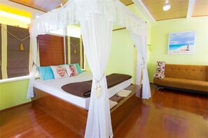 3 sovrum, värdeförvaringsskåp på rummet och mörkläggningsgardiner