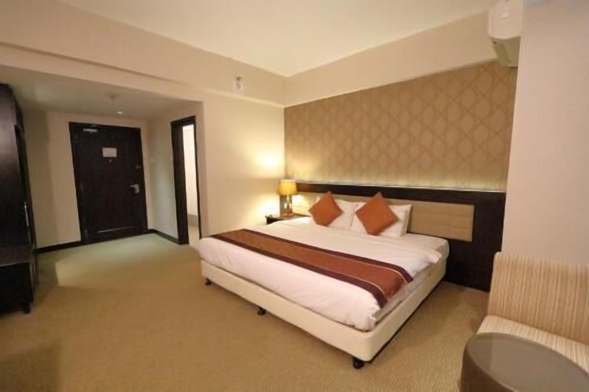 In-room safe, free WiFi, wheelchair access