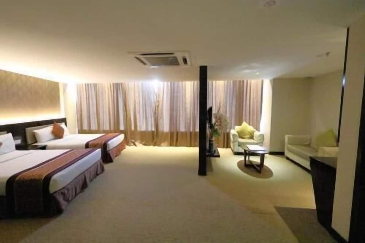 In-room safe, free WiFi, wheelchair access