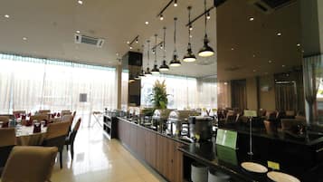 多國菜;室外用餐