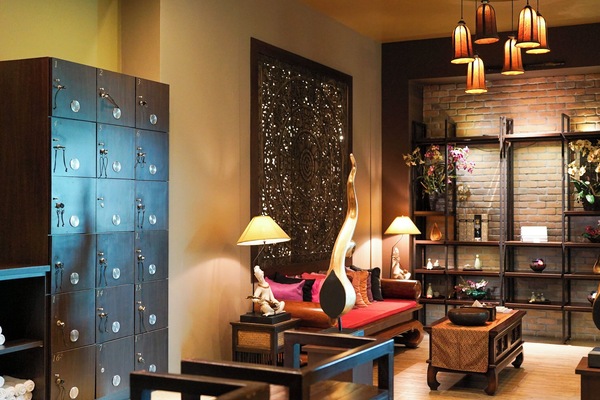 Body treatments, aromatherapy, Thai massages, reflexology, massages