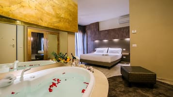Jetted bathtub