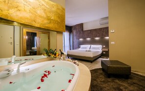 Suite, Jetted Tub | Jetted tub