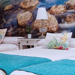 Habitación triple estándar (With extra bed ) | Caja de seguridad en la habitación, escritorio y cortinas blackout 