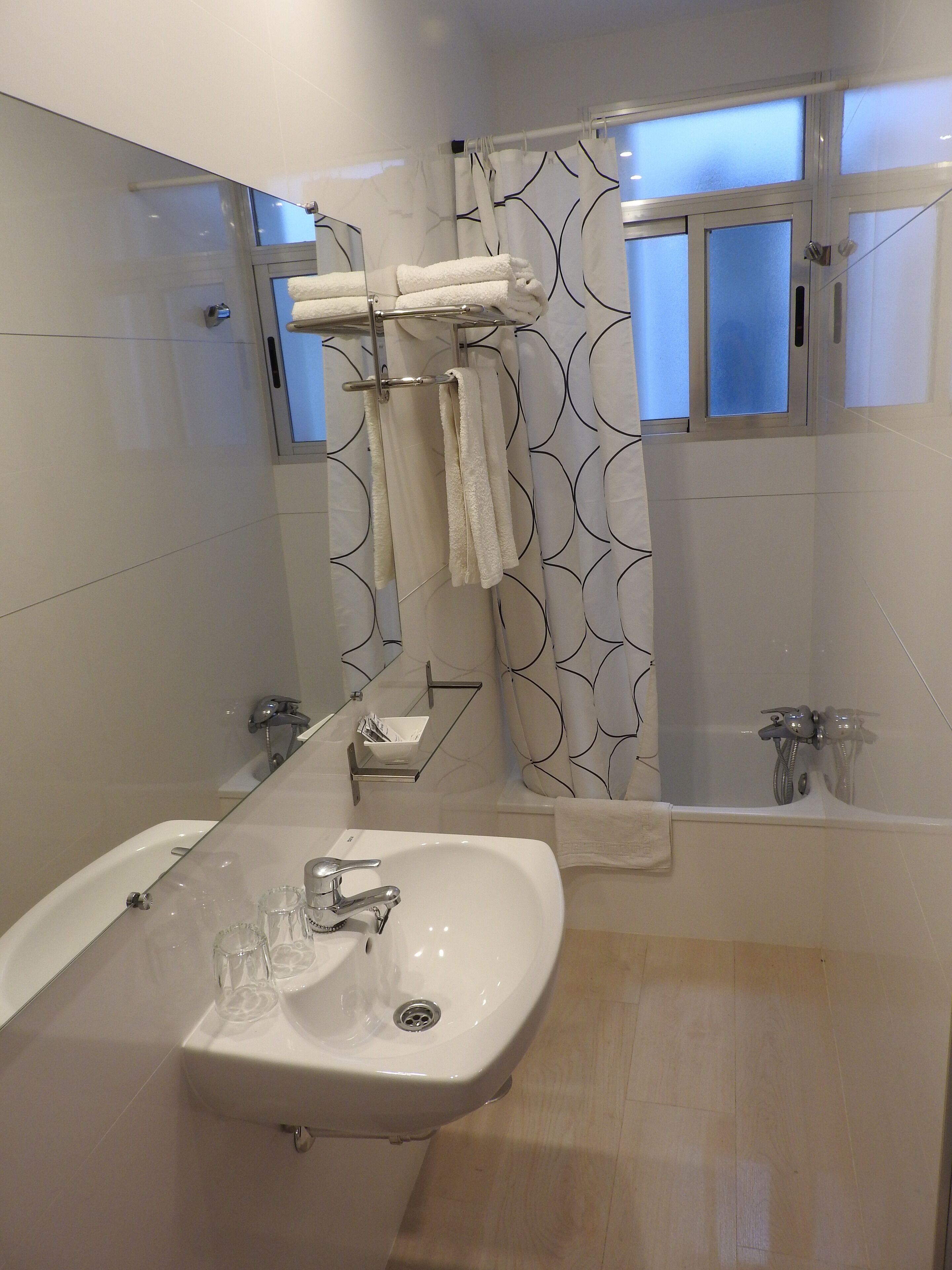 Photo - Hostal Bruña Paseo del Prado