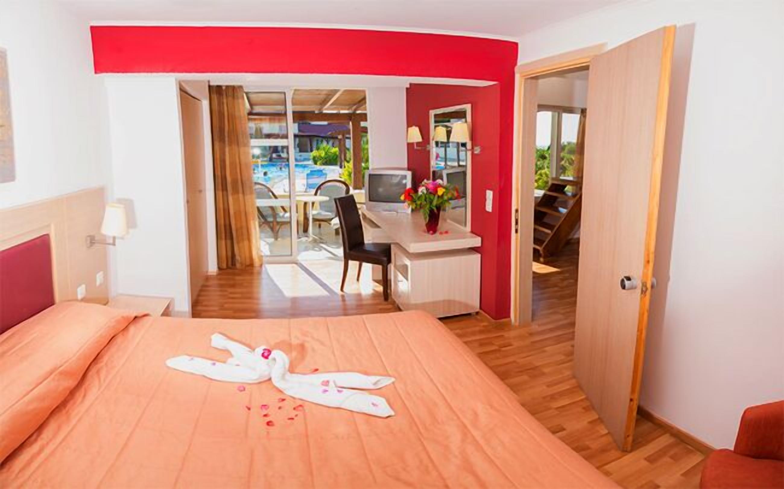 Free cots/infant beds, free WiFi