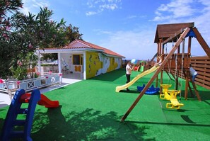 Khu vui chơi trẻ em - ngoài trời