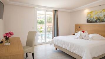 Free cribs/infant beds, free WiFi