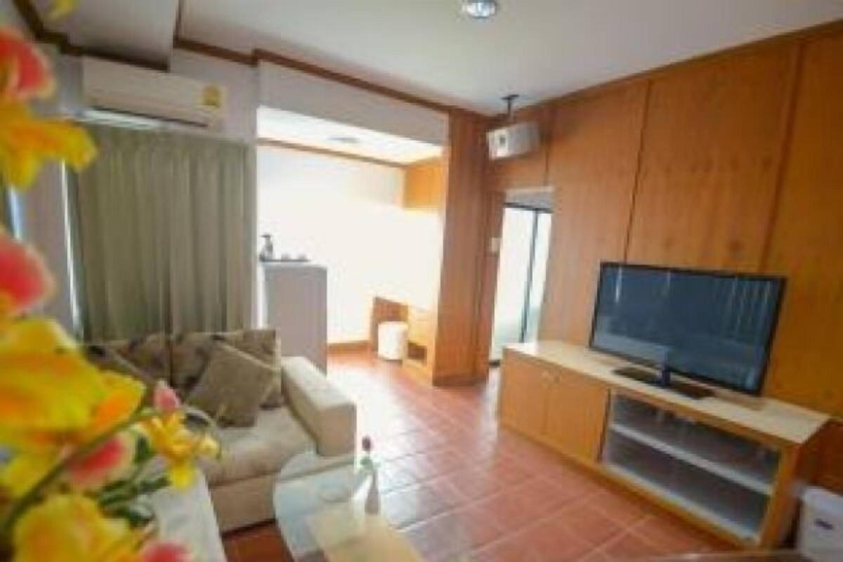 Suite, Kochnische (Suite with Kitchenette) | Wohnbereich | LED-Fernseher