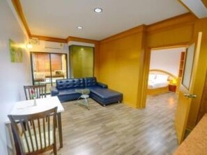 Suite with Living Room | In-room dining