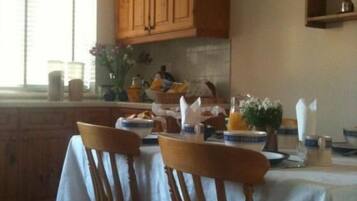 Daily English breakfast (GBP 7.50 per person)