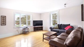 House, 4 Bedrooms | Living area | 55-inch LED TV with digital channels, Netflix, Hulu