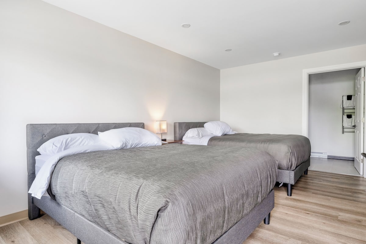 Deluxe Room, 2 Queen Beds, Mobility Accessible | Desk, free WiFi, bed sheets, wheelchair access