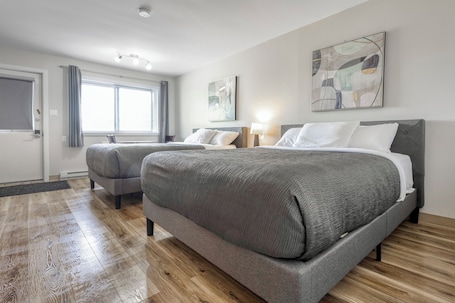 Escritorio, wifi gratis, ropa de cama y acceso para silla de ruedas . The Homeport Motel