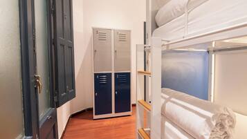 Down duvets, iron/ironing board, free WiFi, bed sheets