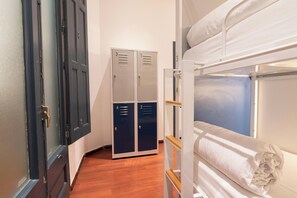 Daunenbettdecken, Bügeleisen/Bügelbrett, kostenloses WLAN, Bettwäsche