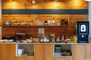 Tägliches Frühstücksbuffet (8 EUR pro Person)