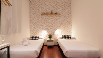 Twin kamer, en-suite badkamer | 1 slaapkamer, donsdekens, een strijkplank/strijkijzer, gratis wifi