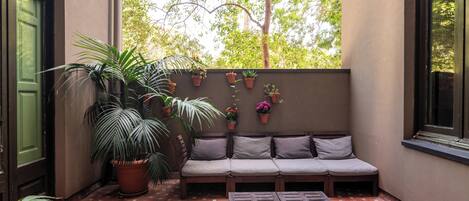 Twin kamer, gemeenschappelijke badkamer | Terras