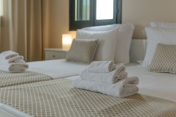 Apartemen Superior, pemandangan laut | 1 kamar tidur, brankas, kedap suara, dan Wi-Fi gratis