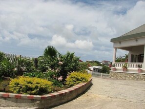 Property grounds - Casabella Bed and Breakfast (St. George's)