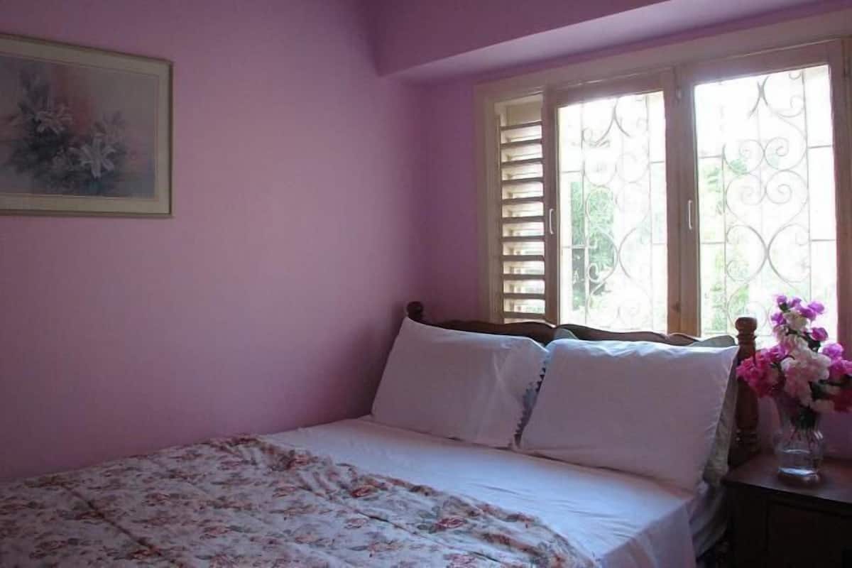 Chambre, 1 lit double | Fer et planche à repasser