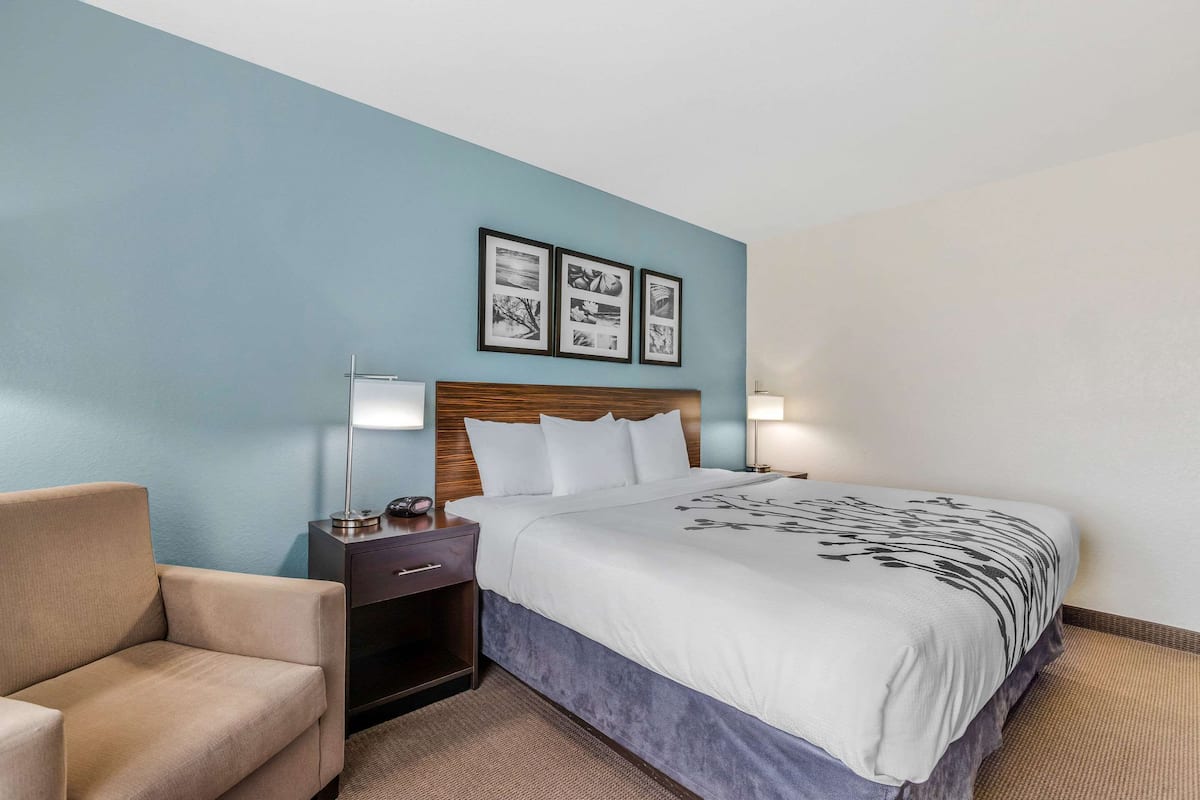 Desk, blackout drapes, iron/ironing board, free WiFi