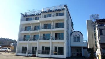 Fachada de la propiedad