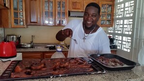 Shared kitchen - A Piece of Paradise Montego Bay (Montego Bay)