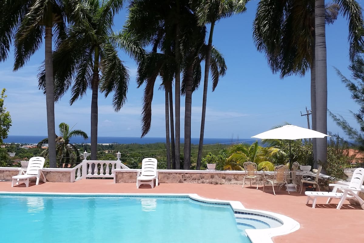 Outdoor pool, pool umbrellas, sun loungers