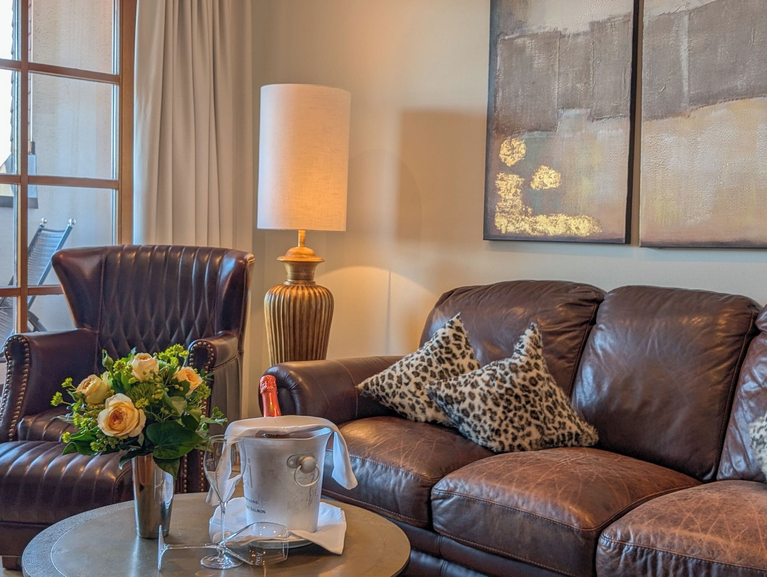 grand suite, 1 double bed, valley view | living area | flat-screen tv