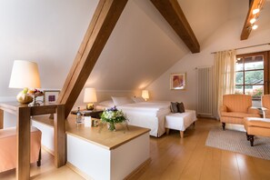 In-room safe, desk, cots/infant beds, rollaway beds - Hotel Restaurant Vinothek Lamm (Bad Herrenalb)