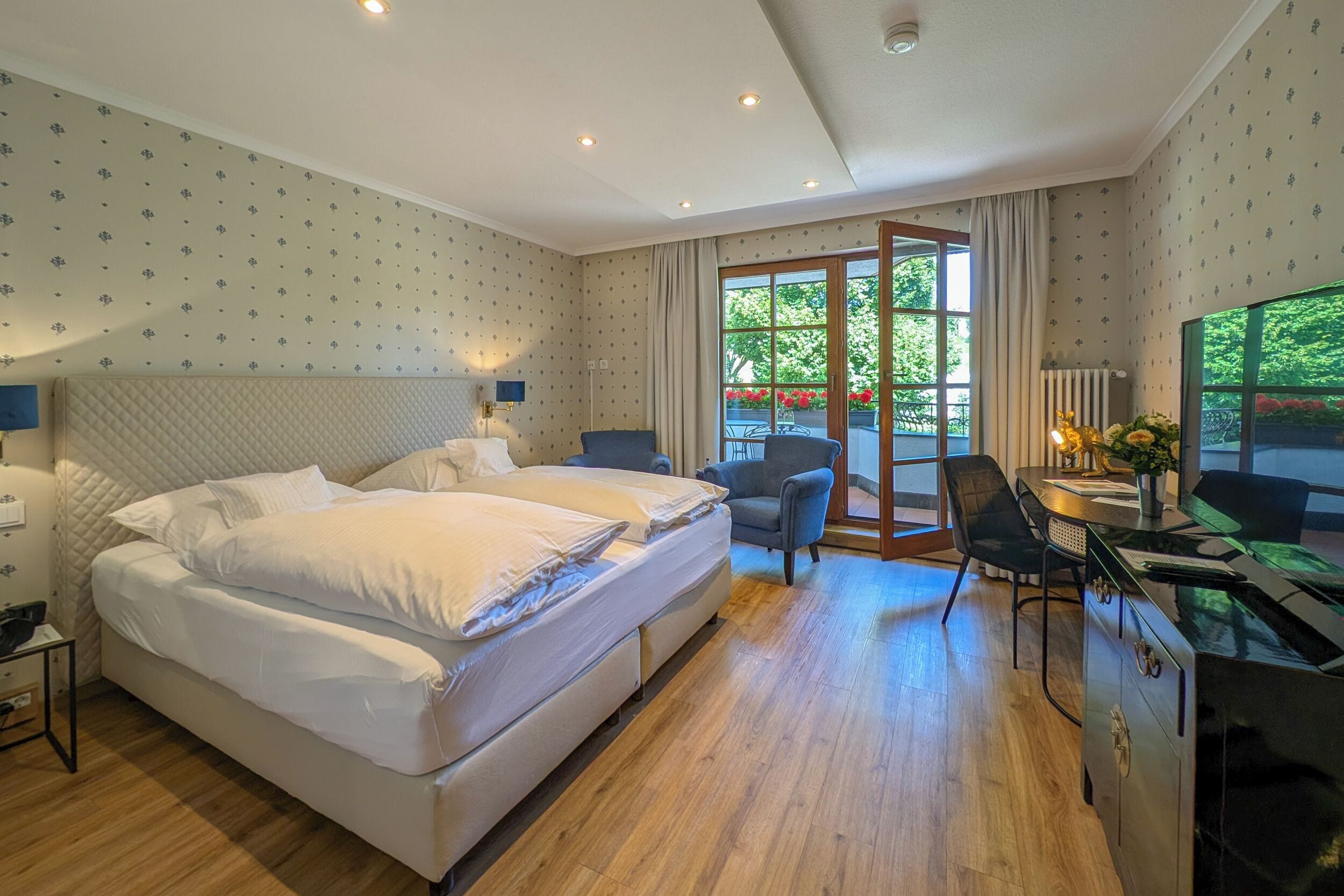 comfort double room | in-room safe, desk, cots/infant beds, rollaway beds