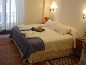 Cofres nos quartos, berços (sobretaxa)