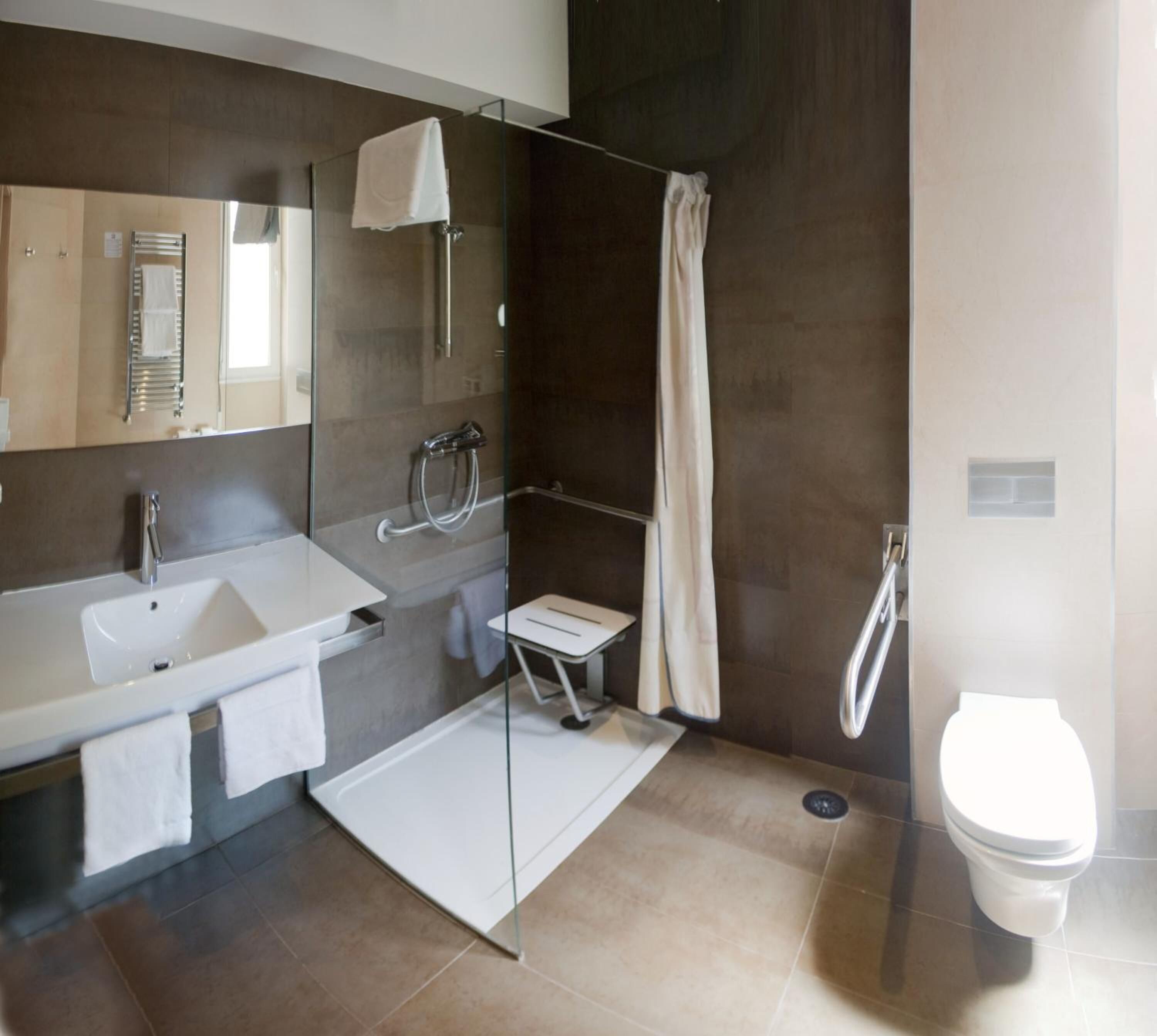 superior double or twin room | bathroom | free toiletries, hair dryer, towels
