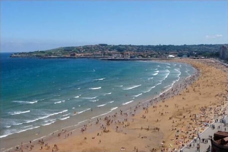 En la playa, arena blanca