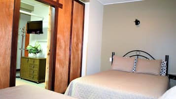 Suite Familiale, 1 chambre, salle de bains privée, vue colline | Chambres insonorisées, Wi-Fi gratuit, draps fournis