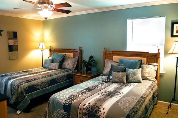 منزل عائلي - ٣ غرف نوم | 3 عدّة غرف نوم ومكواة/لوح كي وواي فاي مجانًا