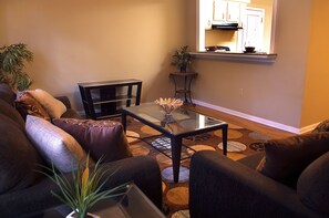 Family House, 3 Bedrooms | Living area | Flat-screen TV - Moonbeam City ELF Home (Baton Rouge)