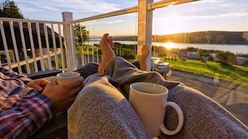 Rom – premium, 2 dobbeltsenger, balkong, utsikt mot innsjø | Utsikt fra balkong