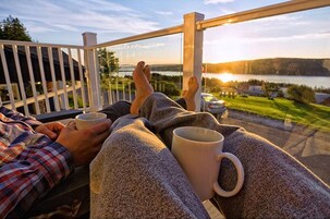 Quarto premium, 2 camas de casal, sacada, vista para o lago | Vista da sacada