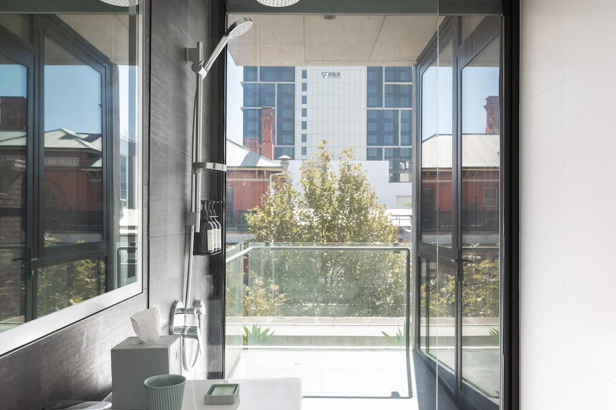 shower, free toiletries, towels