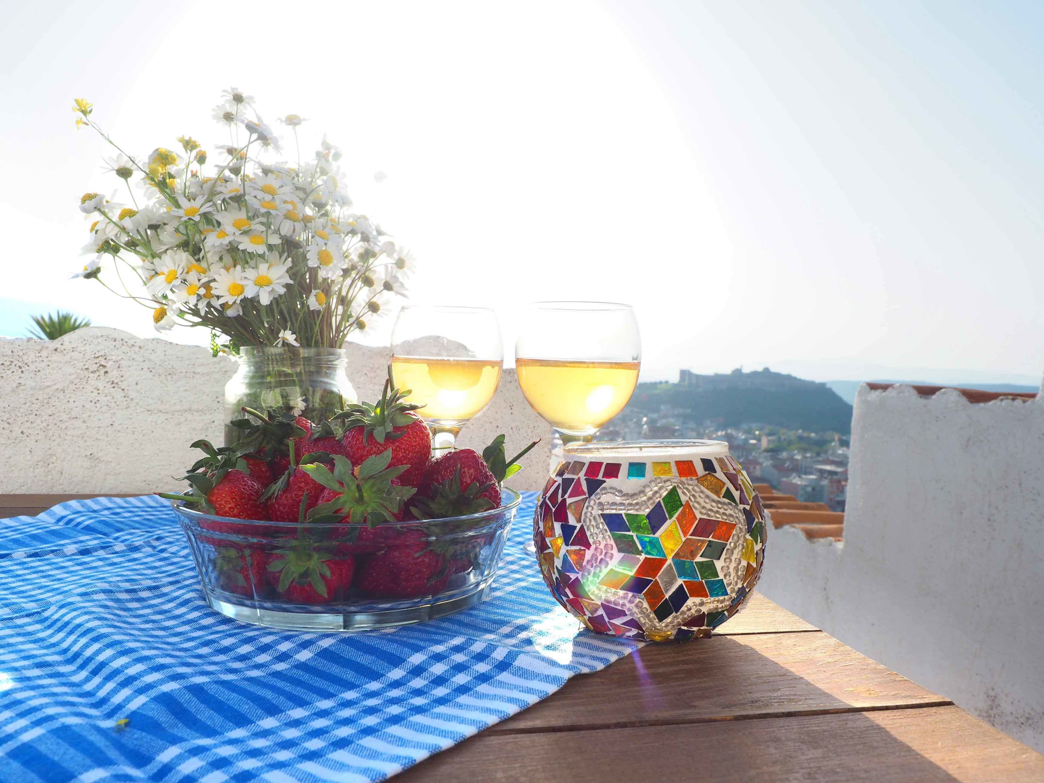 panoramic room, jetted tub, city view | balcony