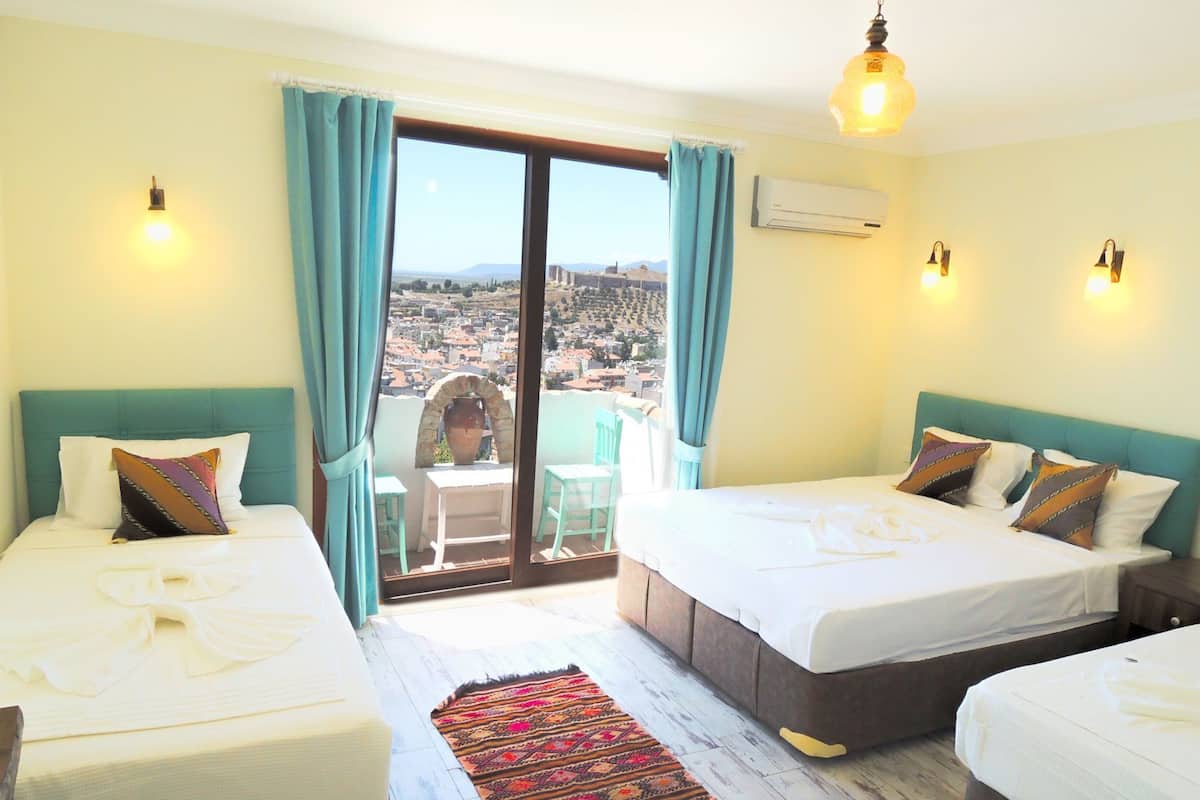 Coffres-forts dans les chambres, bureau, Wi-Fi gratuit, draps fournis